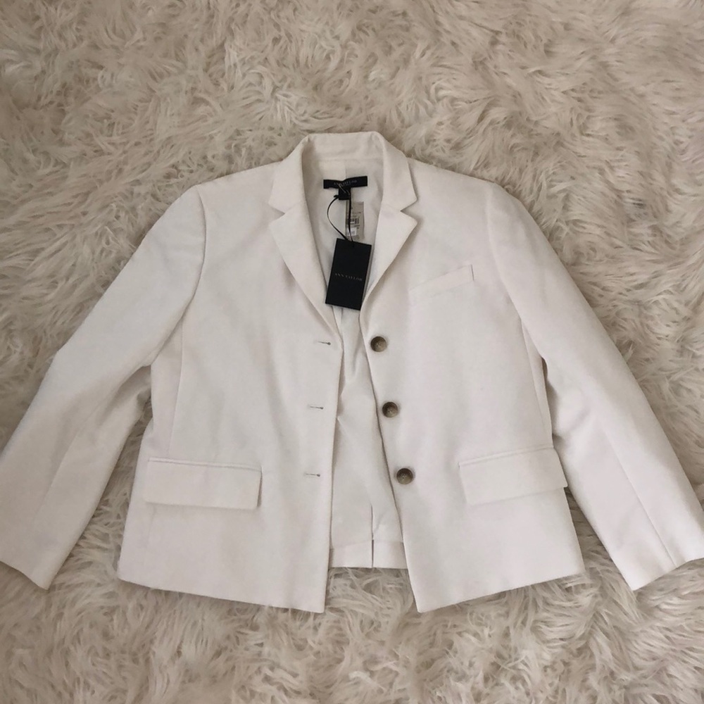 ANN TAYLOR WHITE BLAZER